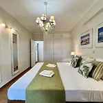 Cosy By Homing Apartman *