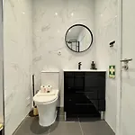 Cosy By Homing Apartment